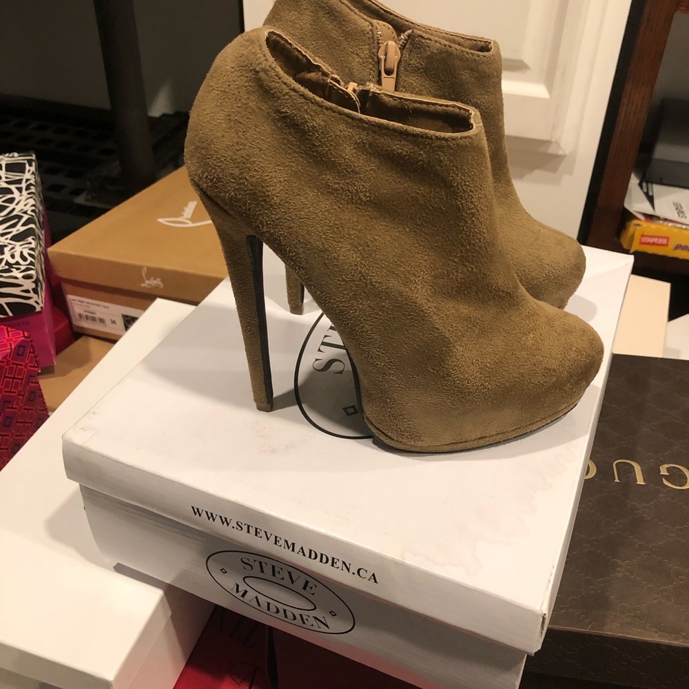 Costa Blanca brown suede booties 36